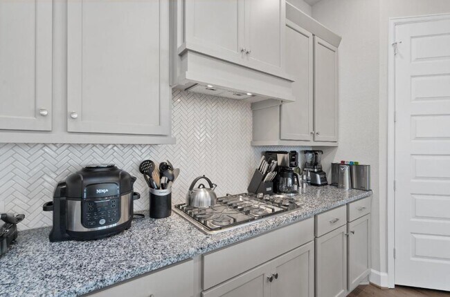 Foto del edificio - 547 Jefferson Dr