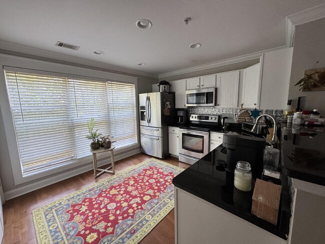 Building Photo - 2 Bedroom available near CU - Students and Families Welcome