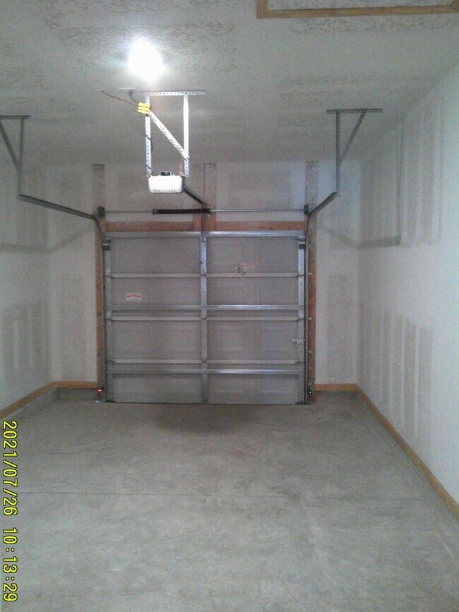 Building Photo - Baypointe Townhome Available!