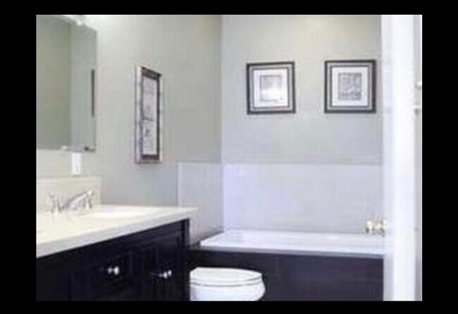 Building Photo - 10627 Ashton Ave