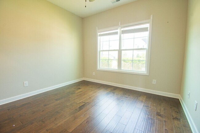 Foto del edificio - Available July 1! 4 Bedroom 2.5 Bathroom