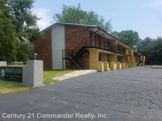 Building Photo - 5820 Hickory St