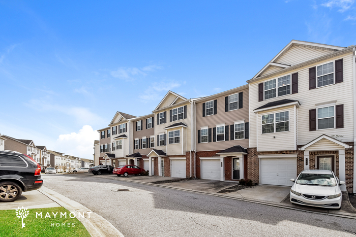 Foto del edificio - 3-Bedroom Townhome with Garage