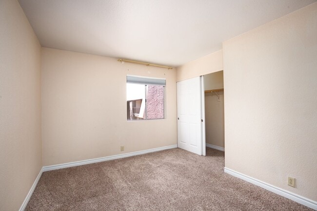 Foto del edificio - Guard gated SW community with easy Strip a...