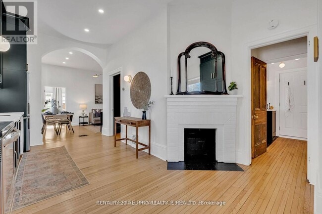 Building Photo - 385 George St