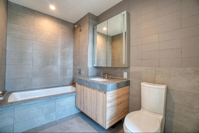 Building Photo - 1 bedroom in LONG ISLAND CITY NY 11101