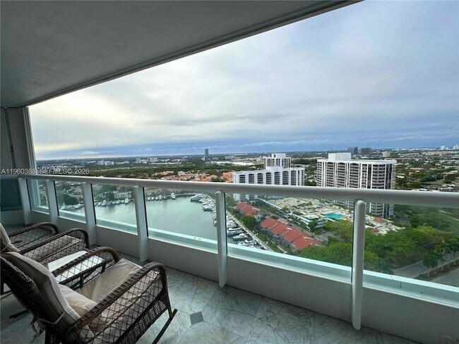 Foto del edificio - 21055 Yacht Club Dr