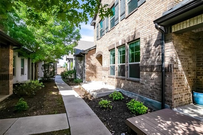 Building Photo - 7220 Wyoming Springs Dr