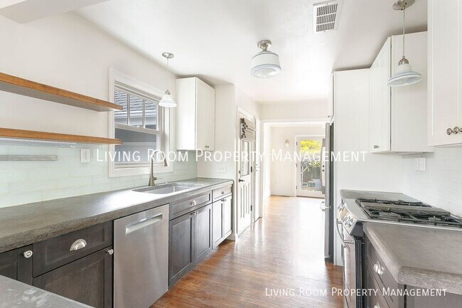 Foto del edificio - 7096 N Cambridge Ave