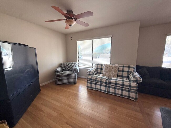 Foto del edificio - 4460 W Pine Haven Dr
