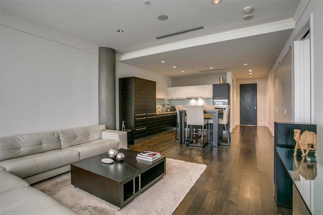Foto del edificio - 2408 Victory Park Ln