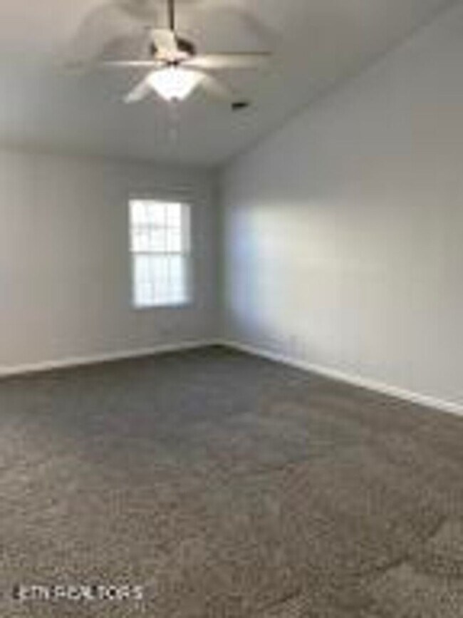 Foto del edificio - Knoxville 37914 - Short-term 6-month or 1 year lease options - 3 bedroom, 2 bath home - Contact R...