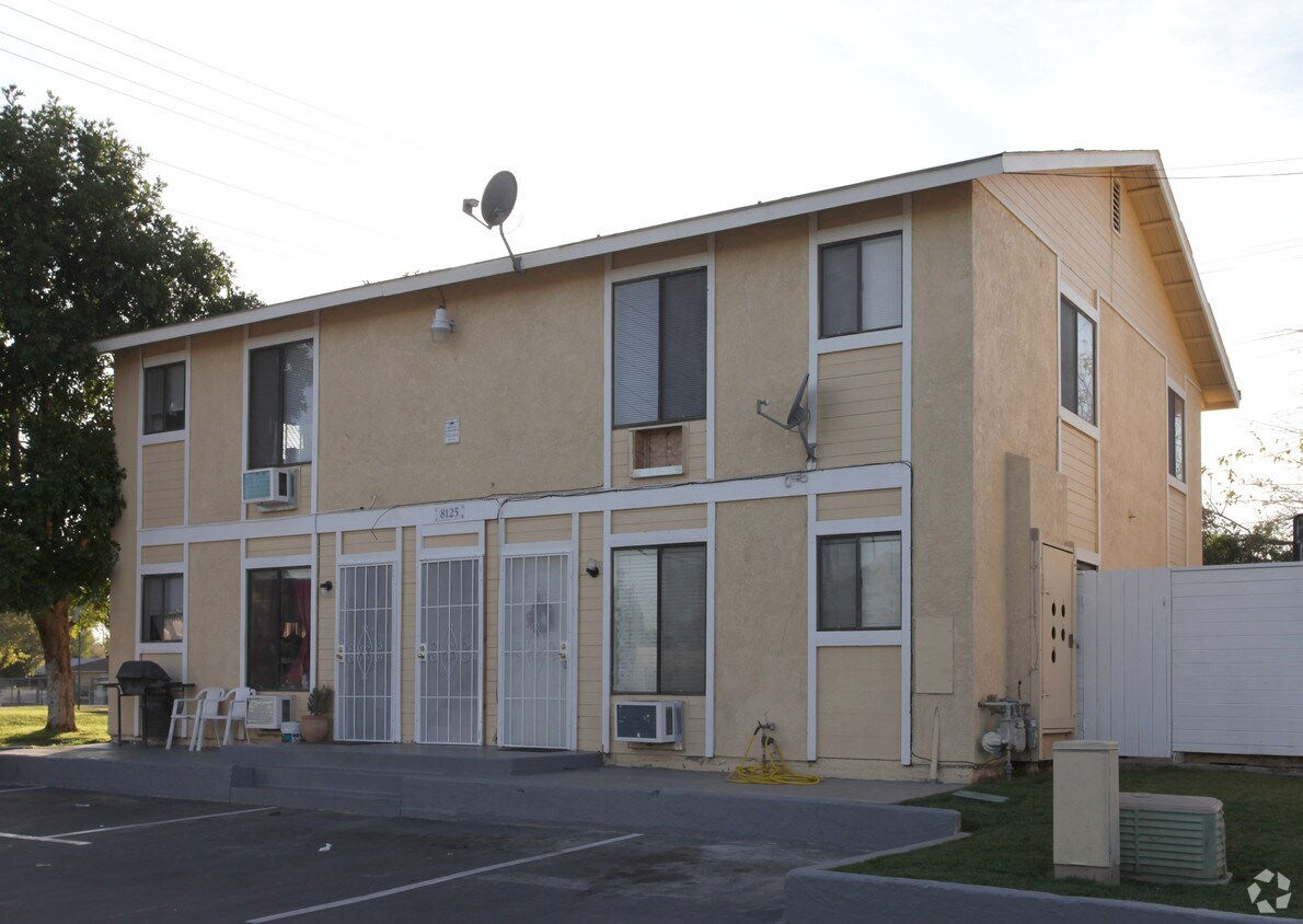 Primary Photo - 8125 Philbin Ave