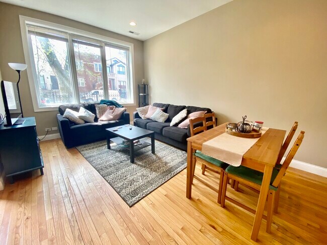 Foto del edificio - 2426 W Erie St