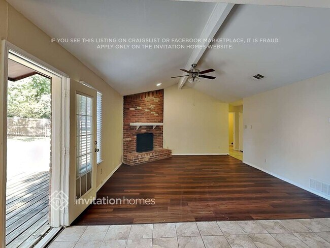 Foto del edificio - 1229 N Creek Dr