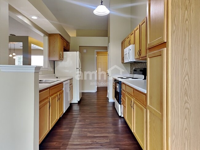 Building Photo - 8676 Sweetbriar Ct