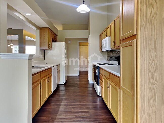 Foto del edificio - 8676 Sweetbriar Ct