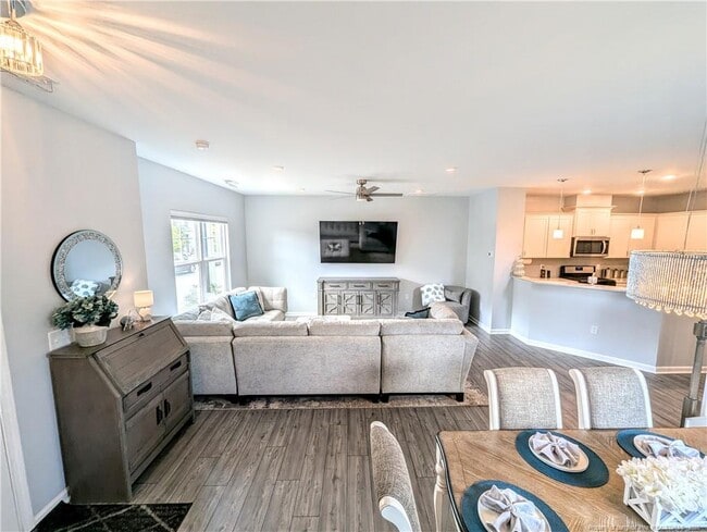 Building Photo - 5723 Kalamata Dr