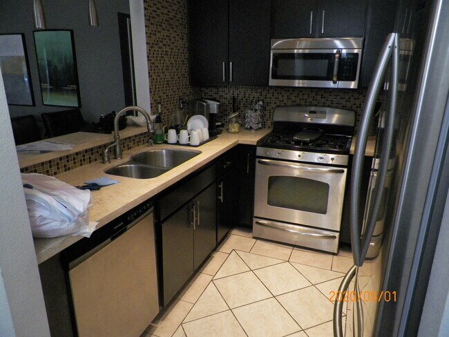 Building Photo - 2043 Lakeridge Cir