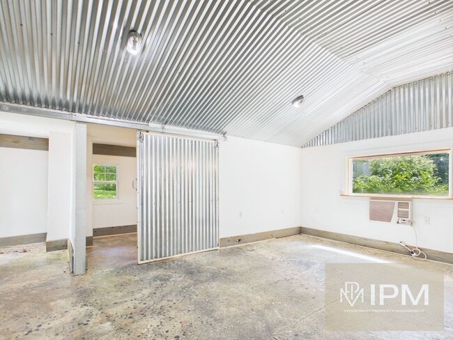 Building Photo - 2451 Log Cabin Rd
