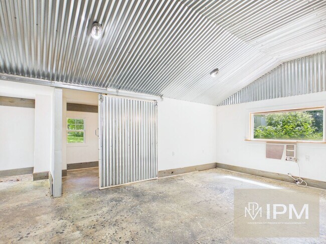 Foto del edificio - Unique Industrial-Style 2-Bedroom Home with Loft Space | West York School District