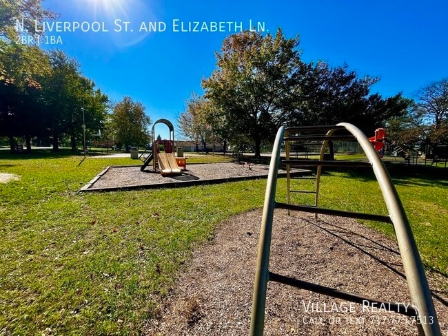 Building Photo - 65 N Liverpool St