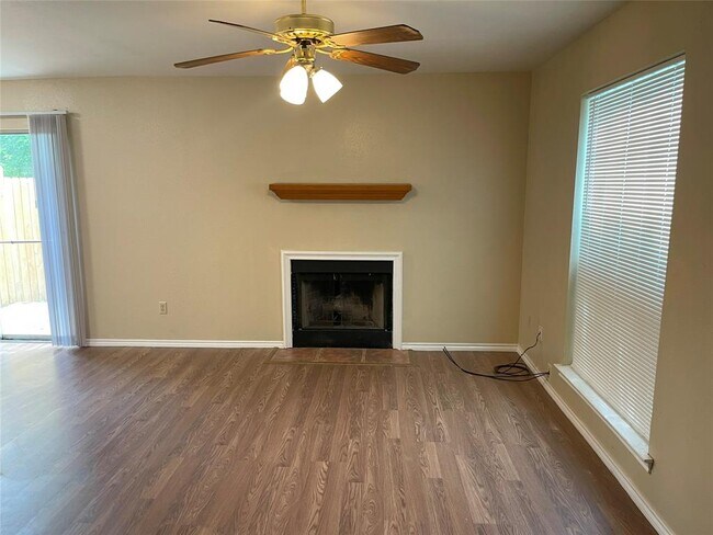 Foto del edificio - 2209 Creekside Ln