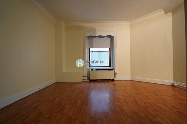 Building Photo - 62 Boylston St