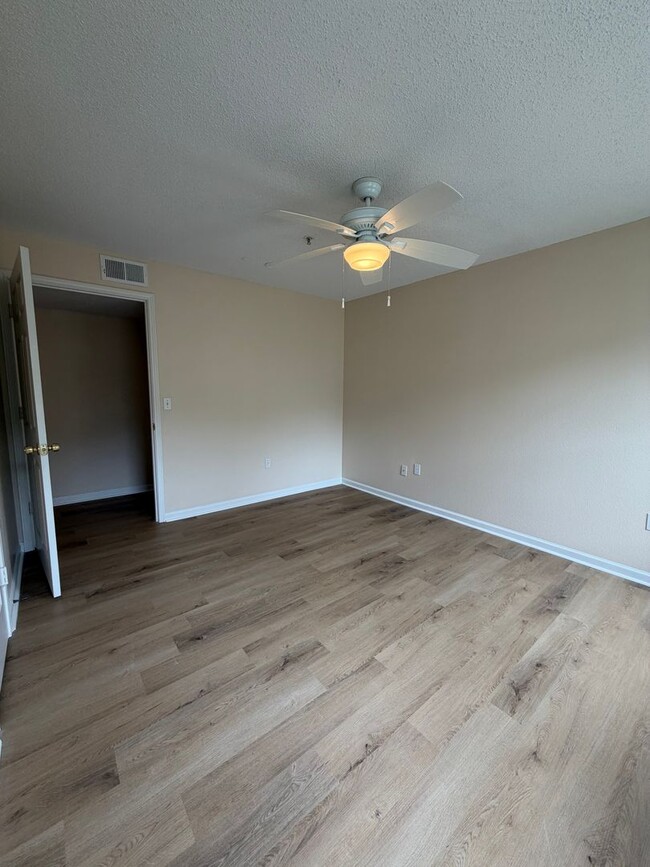 Building Photo - Cozy 2B/2B Unfurnished Condo in the Heart of Destin!