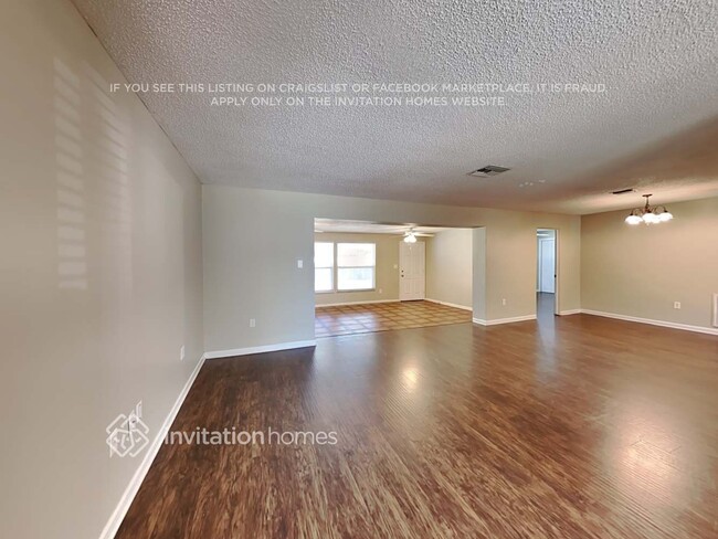 Building Photo - 1926 Valley Dr