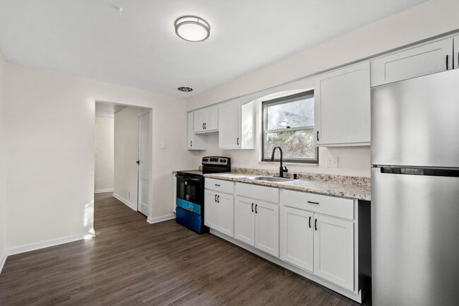 Photo - 1653 Suburban Ave Apartment