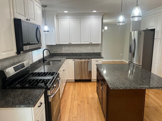 Foto del edificio - 131 Merrill Ave