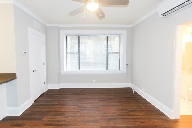 Building Photo - 817 W Lakeside Pl