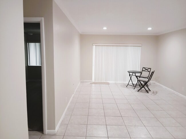 Building Photo - 8732 Bella Vista Dr