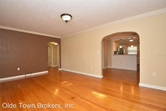Building Photo - 3 br, 1 bath House - 809 S. Mills Avenue