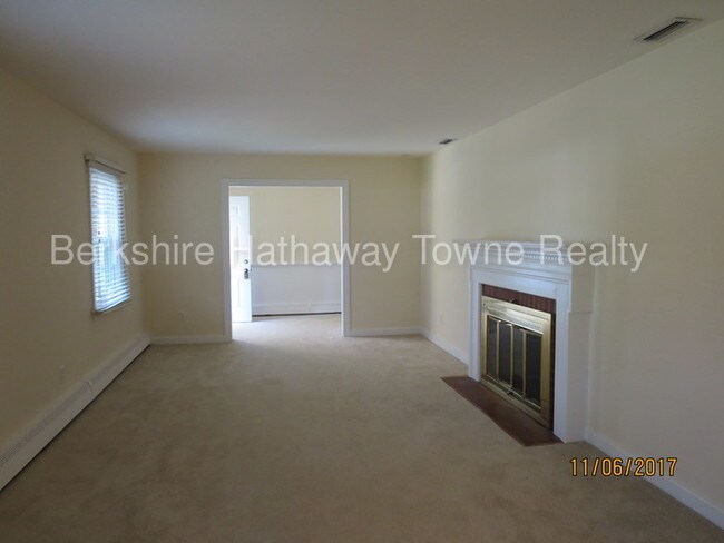 Building Photo - 6450 Bridle Way
