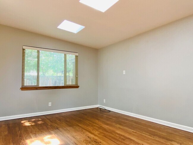 Foto del edificio - Darling Midvale Rambler Near Fort Union!