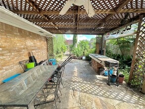 Building Photo - 1765 Hialeah Dr