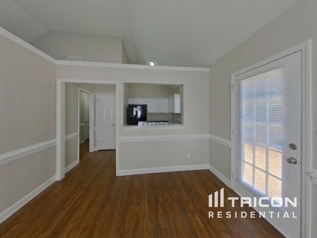Foto del edificio - 717 Forest Valley Ln