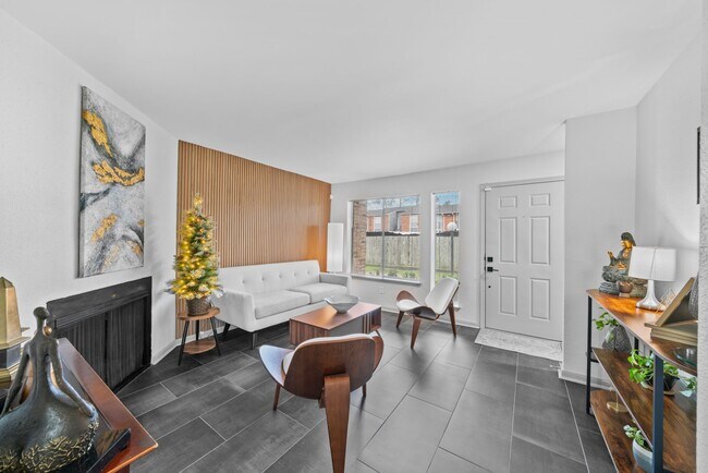 Foto del edificio - 3831 Landmark Dr