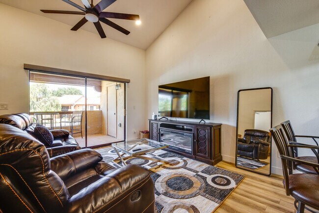 Foto del edificio - 1351 N Pleasant Dr