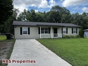 Building Photo - 3216 Deer Lake Dr