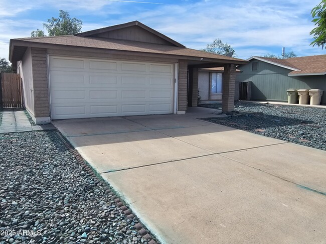 Building Photo - 6231 W Zoe Ella Way