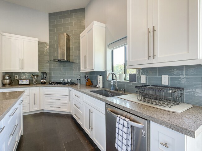 Photo - 1917 E Clarendon Ave House