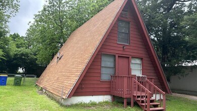Building Photo - 8317 Redonda St