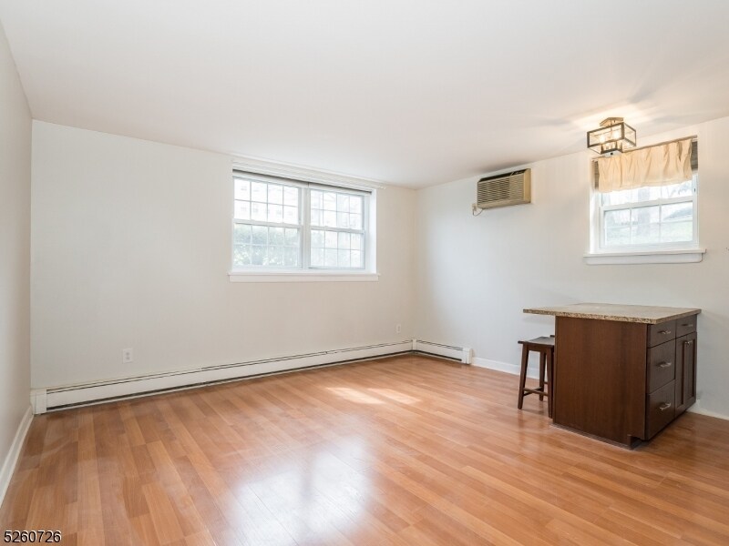 Primary Photo - 48 Elm St