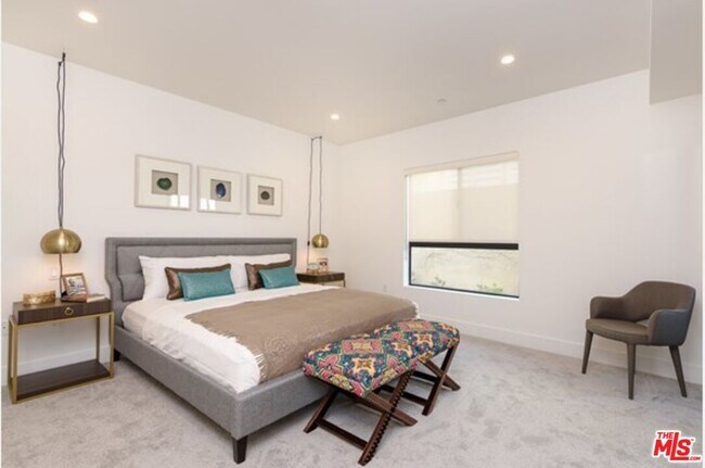 Foto del edificio - 2250 Fox Hills Dr
