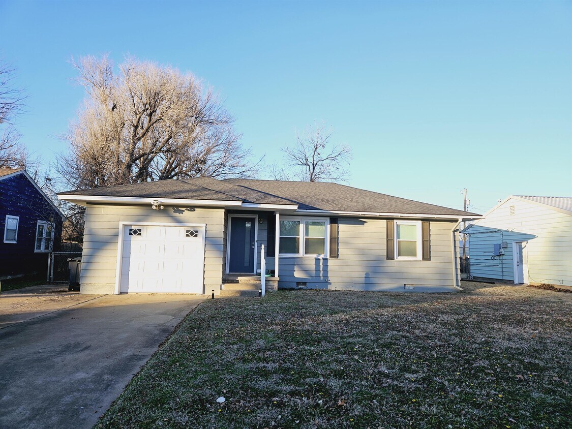 Primary Photo - 2234 W Elm Ave