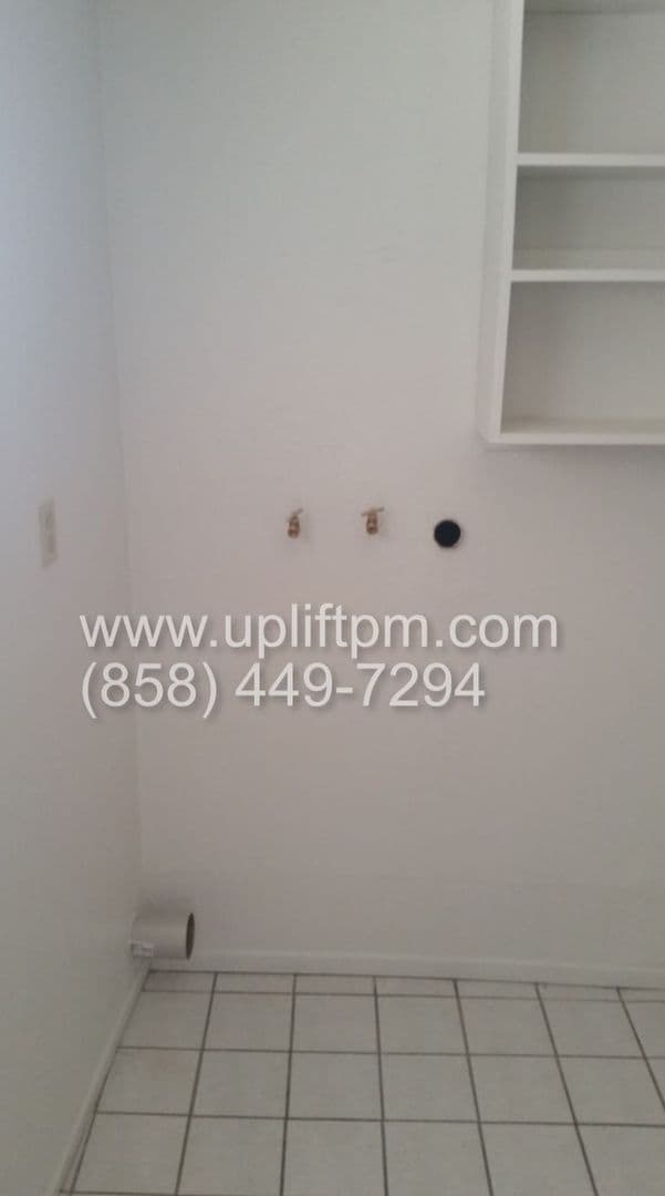Building Photo - 102 N Ramona St
