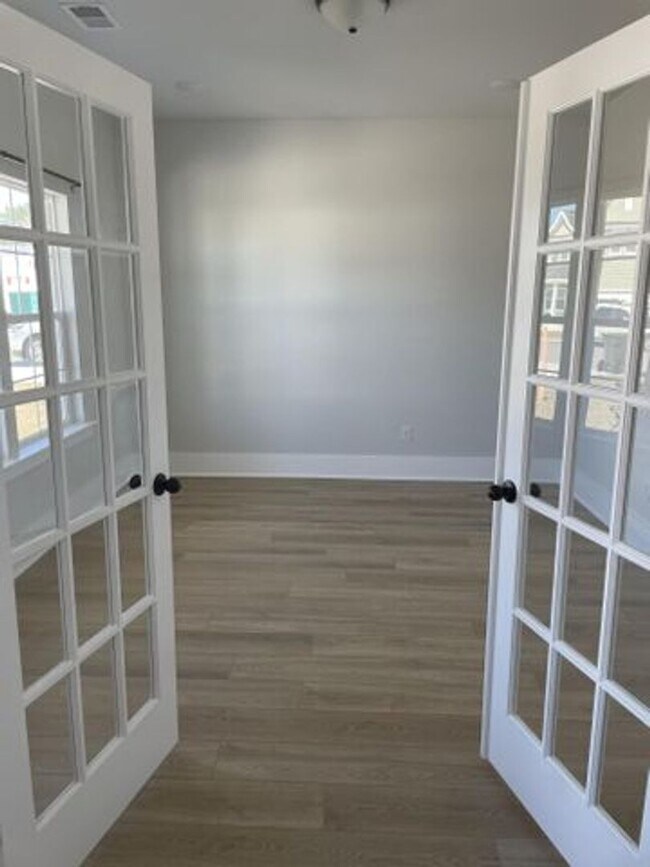 Building Photo - 445 Carrara Dr
